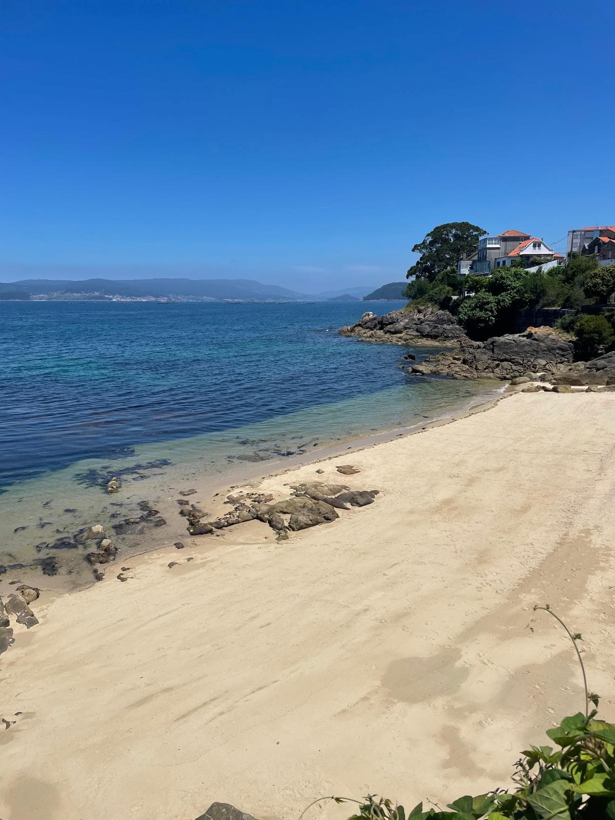 En Orixe Coworking disfrutarás de una ubicación privilegiada, rodeado de un montón de playas espectaculares a solo unos minutos a pie o en bici, perfectas para desconectar y recargar energías después de tu jornada de trabajo.